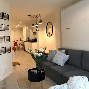 https://snug-apartment-in-oostende-with-terrace.bruges-hotels.info
